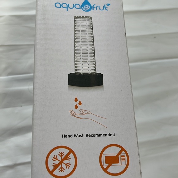 Aqua Frut fruit infuser bottle. NIB. Add any fruits/veggies for a flavor burst - Picture 2 of 7
